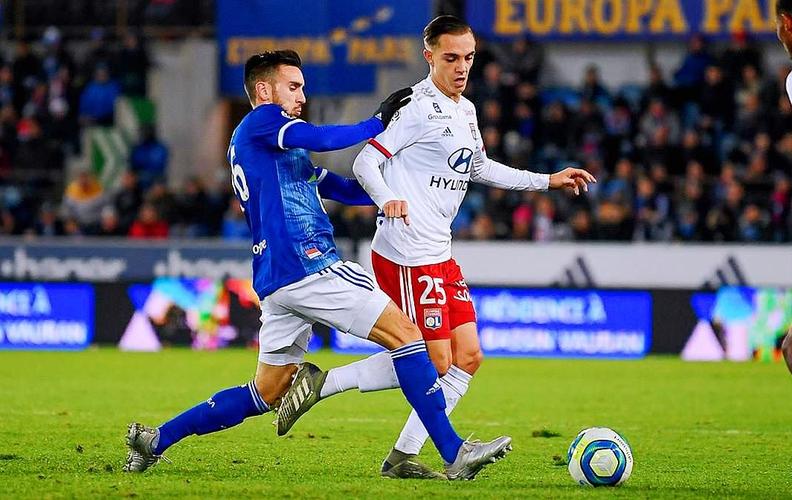 德比迎来关键胜利，米兰升至意甲积分榜第二（德比战告捷，米兰跃居意甲第二）